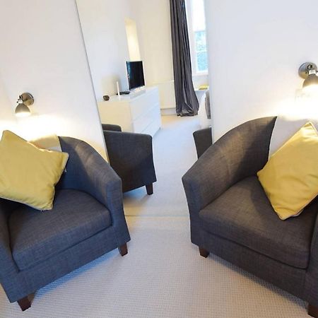 Joivy Modern City Centre 1-Bed Next To Calton Hill Appartement Edinburgh Buitenkant foto