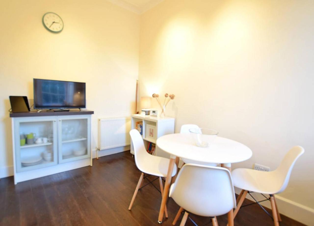 Joivy Modern City Centre 1-Bed Next To Calton Hill Appartement Edinburgh Buitenkant foto